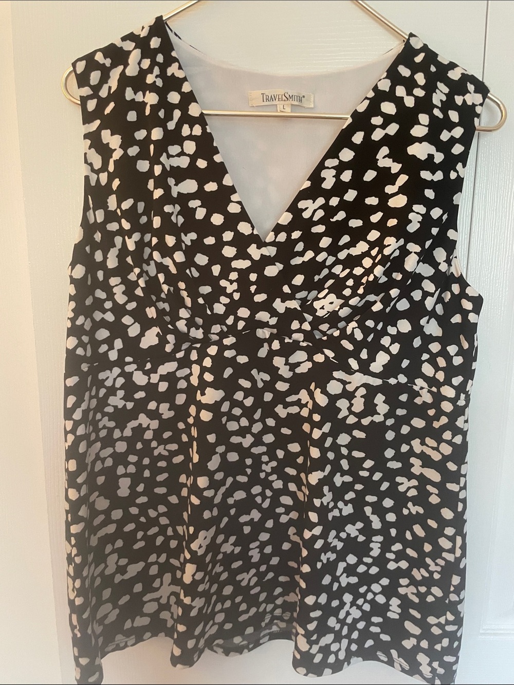 TravelSmith Black and White Sleeveless V-Neck Patterned Top